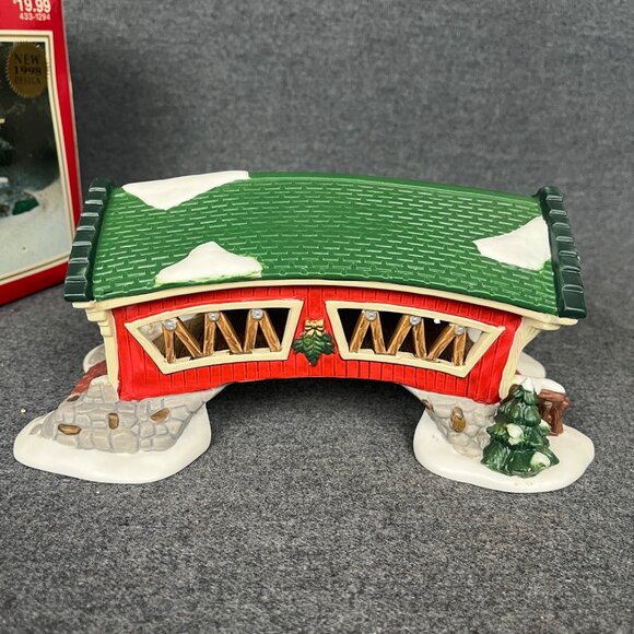 Dickens Collectibles Porcelain Covered Bridge Village Accessories 1998 With Box - Picture 3 of 7